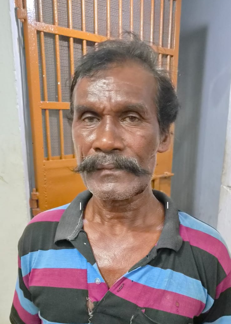 खुर्सीपार पुलिस ने आरोपी बुजुर्ग मुरली को किया गिरफ्तार।