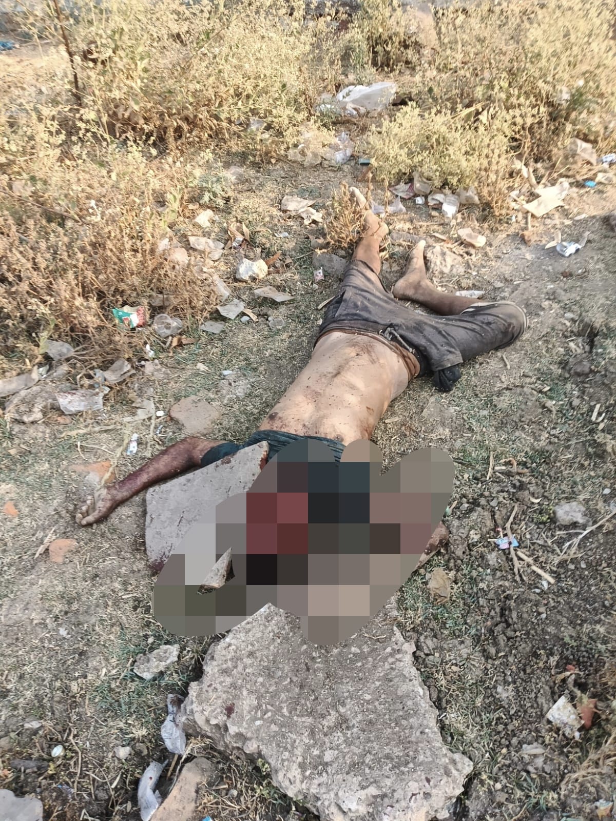 जेवरा-सिरसा चौकी के अंतर्गत मजदूर का पत्थर से सिर कूचल कर हत्या।