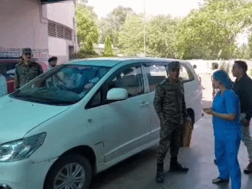 पीजीआई ट्रोमा सेंटर में आर्गेन लेने आई आर्मी की टीम।