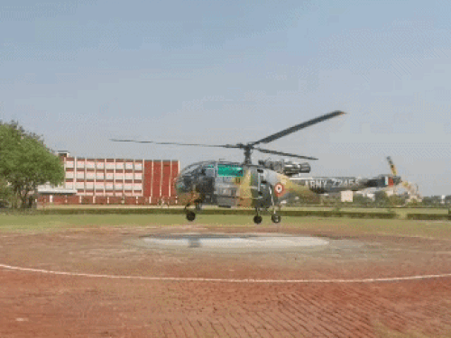 रोहतक के बाबा मस्तनाथ यूनिवर्सिटी स्थित हेलीपेड से आर्गेन लेकर उड़ता हेलीकॉप्टर। - Dainik Bhaskar