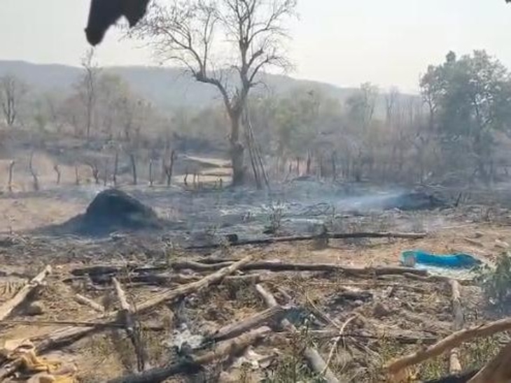 चिता जहाँ से आग हवा के साथ उड़ कर गर में जा लगी