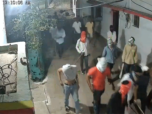 20 से अधिक बदमाश हमला करने निकले थे।