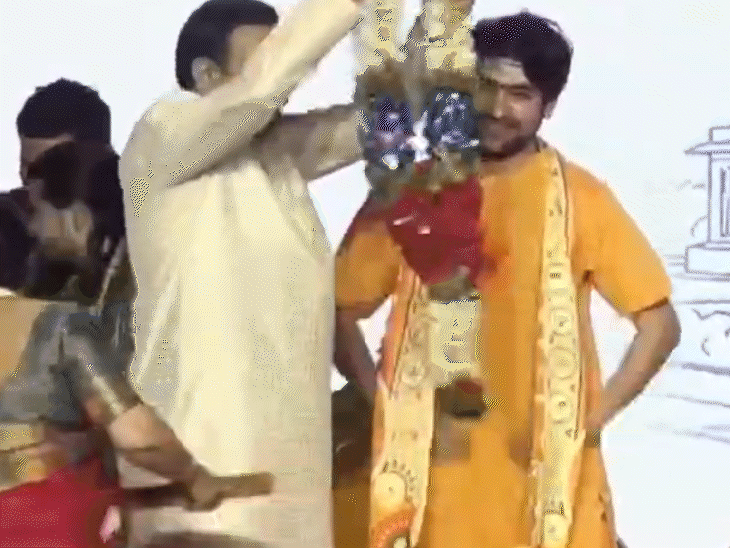 धीरेंद्र शास्त्री नागपुर में विश्व के पहले ‘भारतदुर्गा मंदिर’ के शिलान्यास समारोह में हुए थे शामिल।