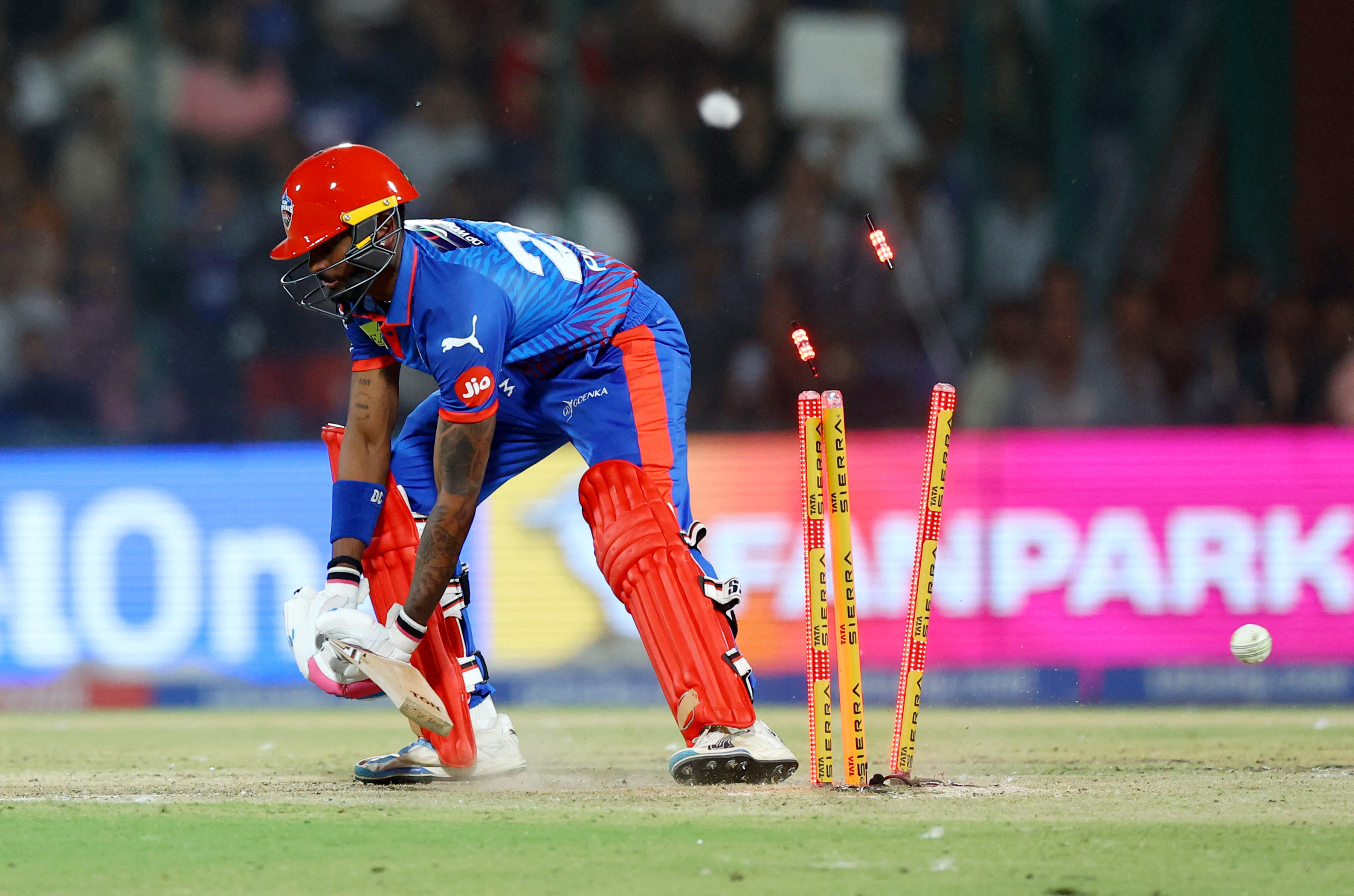 अभिषेक पोरेल 33 गेंदों में 30 रन बनाकर आउट हुए।