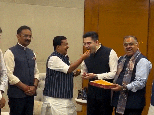 24 अप्रैल को राघव चड्ढा, संदीप पाठक और अशोक मित्तल ने भाजपा अध्यक्ष नितिन नवीन से मिलकर BJP जॉइन की थी। - Dainik Bhaskar