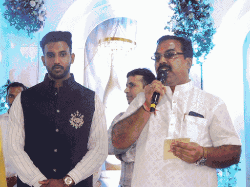 दूल्हे ने केवल अंगूठी रखकर पैसे और सोने के आभूषण लौटाए।