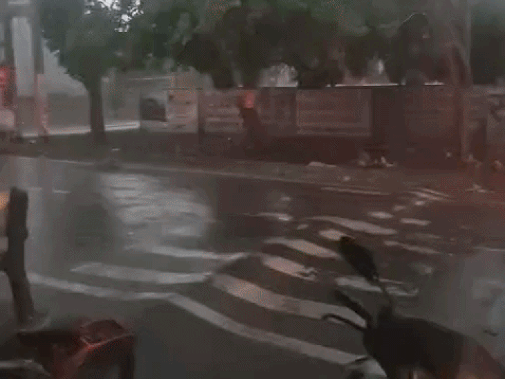 नारनौल में आंधी के बाद तेज बारिश हुई।