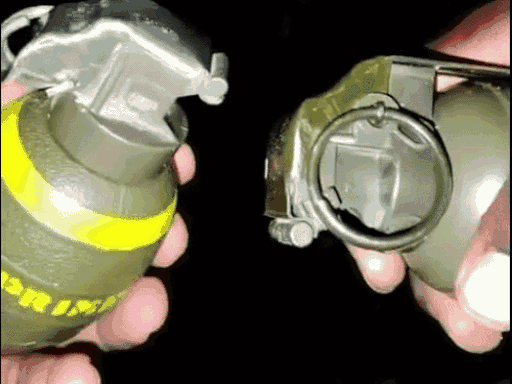 वीडियो में युवक हाथ में ग्रेनेड लिए और फिर ब्लास्ट होता दिख रहा है।