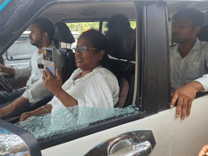 सांसद की कार को रास्ते में रोककर तोड़फोड़ की गई। आगे और बगल के शीशे तोड़ दिए।