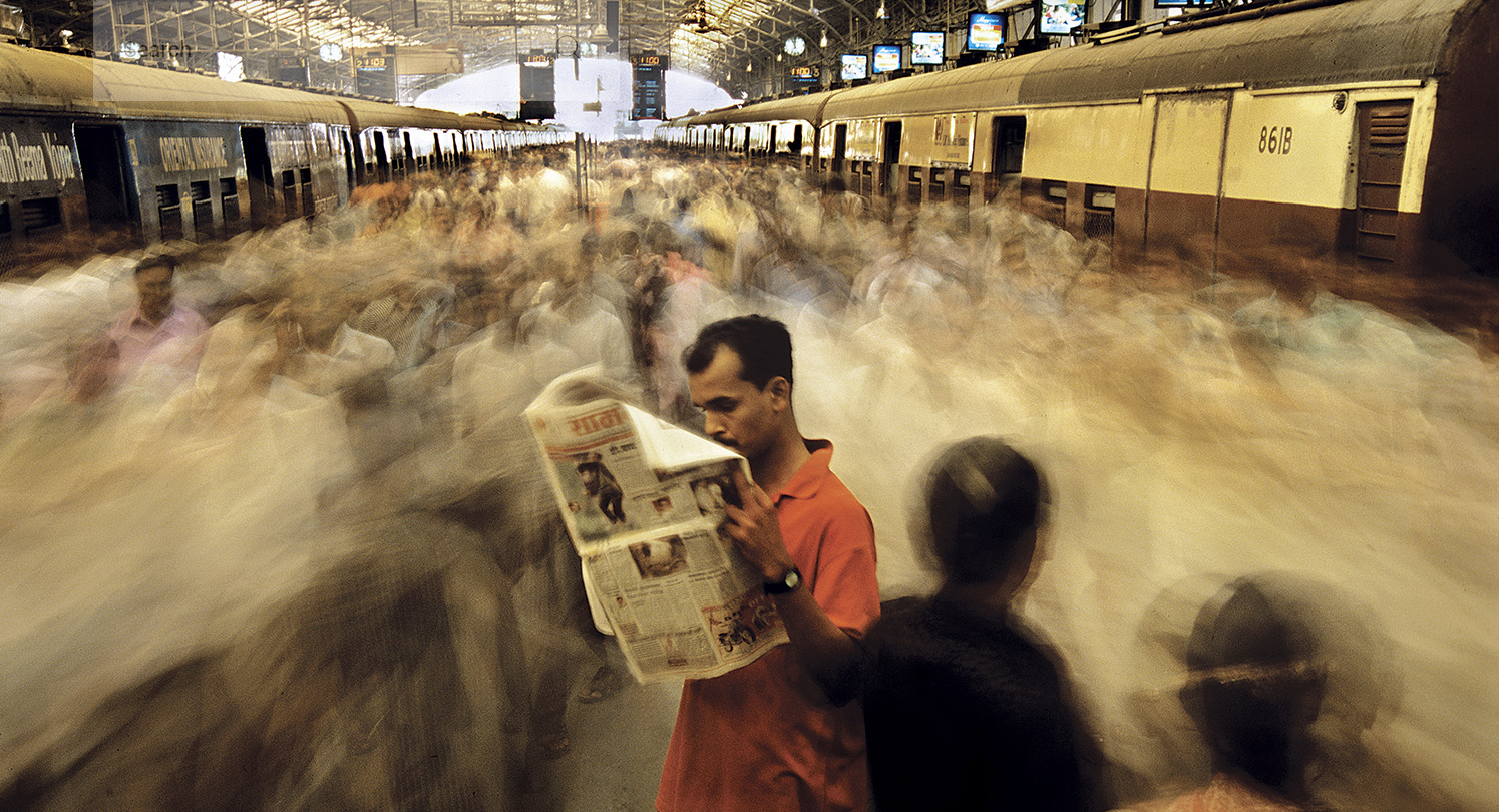 1995 में मुबंई के चर्च गेट स्टेशन पर ली गई तस्वीर।