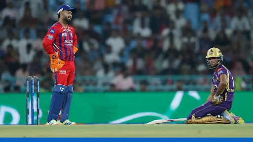 क्रीज में पहुंचने की कोशिश में वे डाइव लगाते हुए लाइन से बाहर चले गए और गिर गए, जिससे फील्डिंग में बाधा आई।