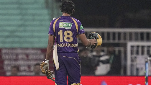 डगआउट में पहुंचकर उन्होंने हेलमेट भी फेंक दिया था।