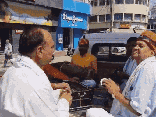 उदयपुर में भजन गाते हुए रैली निकाली गई। जो कलेक्ट्रेट पहुंची।