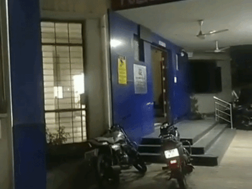 पीड़ित ने दी थाने में शिकायत दी ।