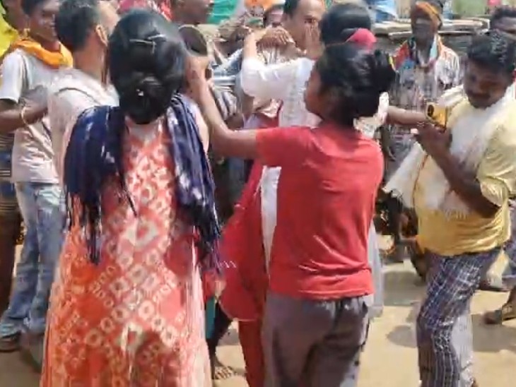 ग्रामीणों ने पास्टर को परिवार संग ओडिशा लौटने कहा।