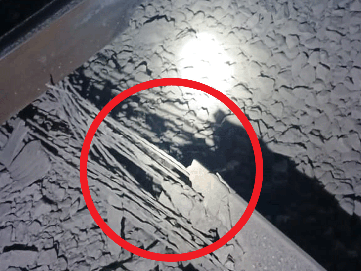 धमाके के बाद पटरी क्षतिग्रस्त हो गई। - Dainik Bhaskar