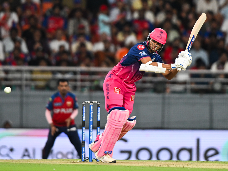 जायसवाल ने बरार की गेंद पर चौका लगा बाउंड्री का सूखा खत्म किया।