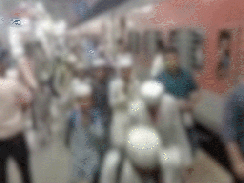 मध्य प्रदेश के कटनी रेलवे स्टेशन पर शनिवार देर रात पटना-पुणे एक्सप्रेस से कुल 165 बच्चों को पुलिस ने किया था रेस्क्यू।