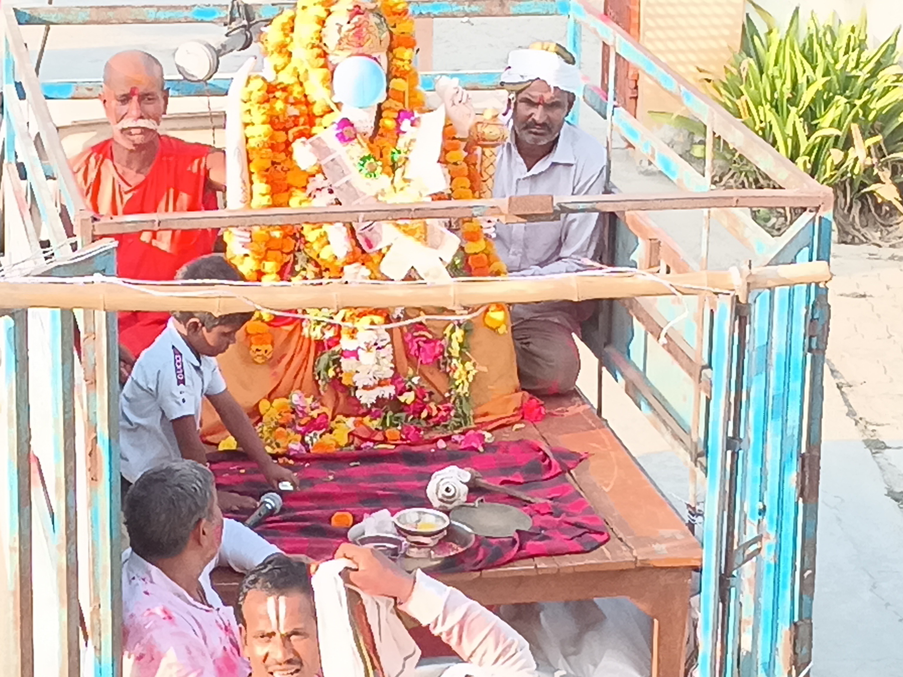 Gonda Varah Bhagwan Murti Sthapna | Trimuhani Ghat; Purv Pradhan Sahayog