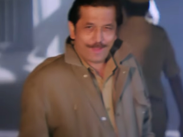 फिल्म खुदा गवाह में भरत कपूर ने इंस्पेक्टर अजीज मिर्जा भूमिका निभाई थी।