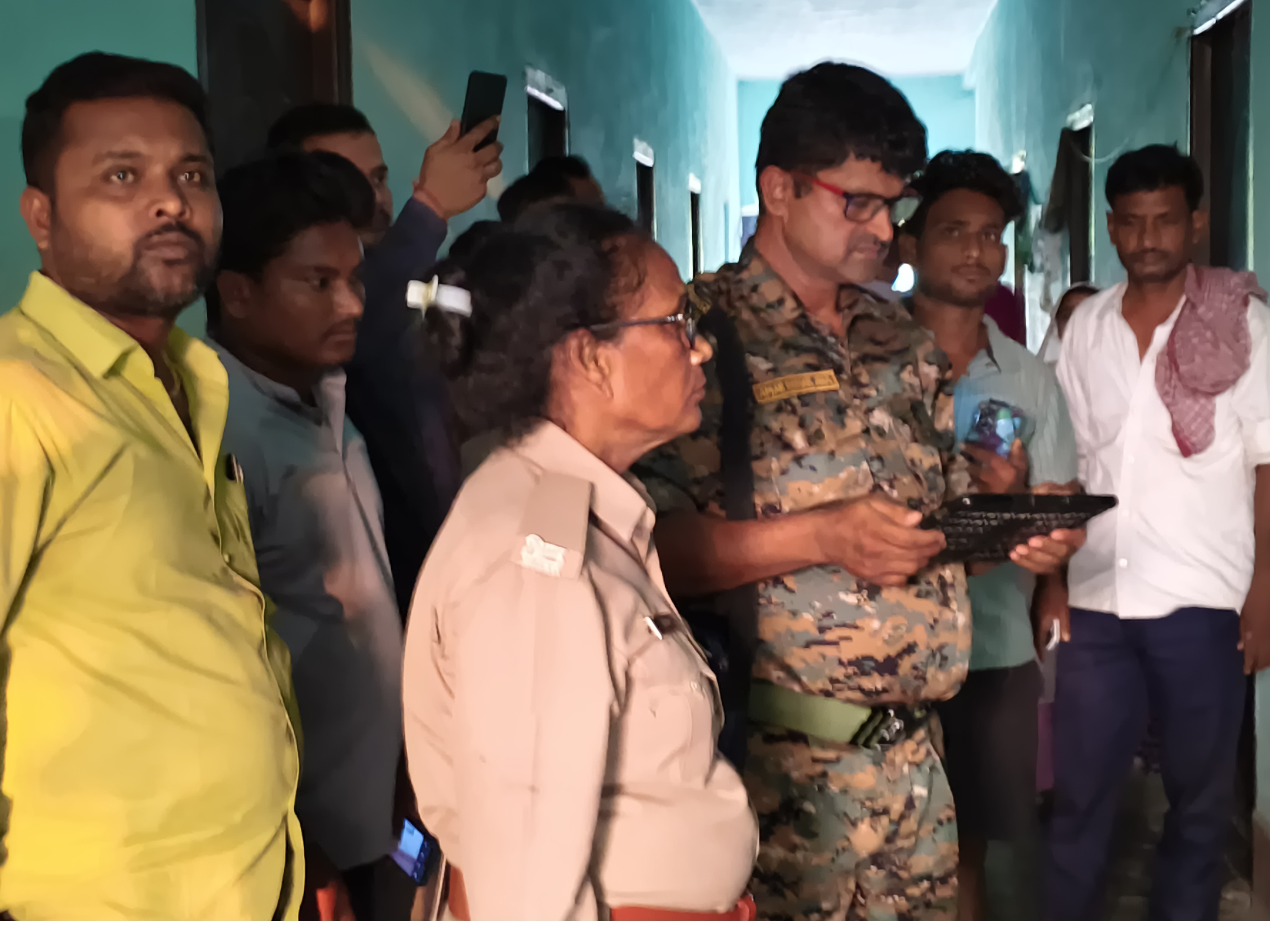 महिला का शव मिला है।