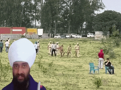 धमाके के बाद पटरी की जांच करती पुलिस और फॉरेंसिक टीमें। रेलवे की स्पेशल DGP शशिप्रभा द्विवेदी ने मौके पर पहुंचकर दैनिक भास्कर से बात की। इनसेट में धमाके के आरोपी जगरूप सिंह की फाइल फोटो।