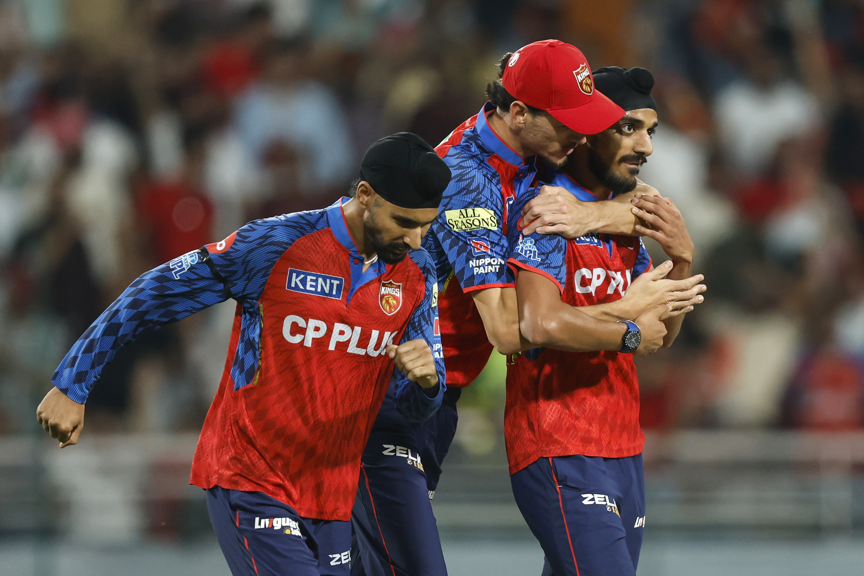 वैभव का विकेट सेलिब्रेट करते पंजाब के खिलाड़ी।