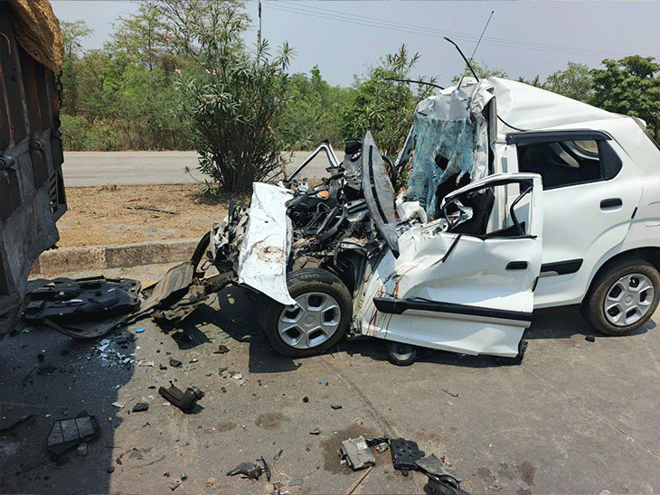 कोरबा में हुए भीषण सड़क हादसे में एक ही परिवार के तीन सदस्यों की मौत हो गई।