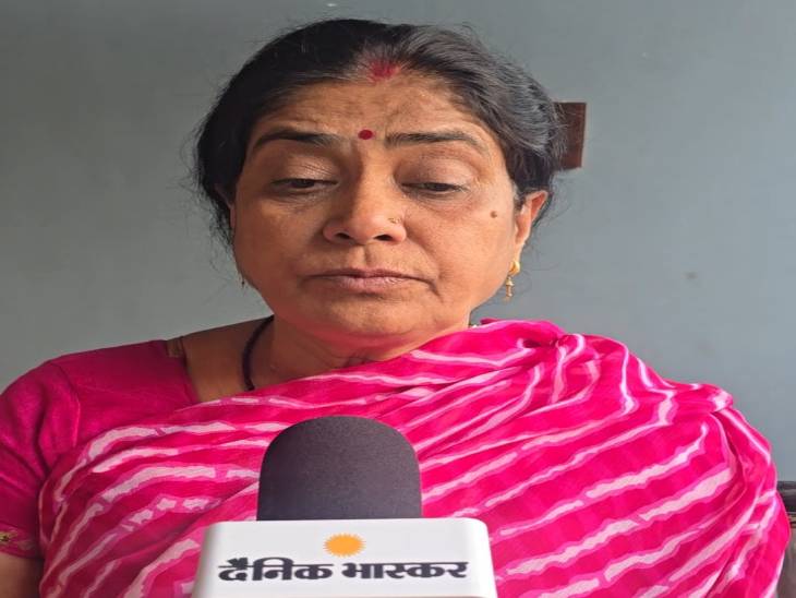 राजा रघुवंशी की मां उमा रघुवंशी।