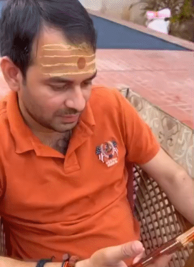 तेज प्रताप यादव ने धीरेंद्र शास्त्री से वीडियो कॉल पर बातचीत की।