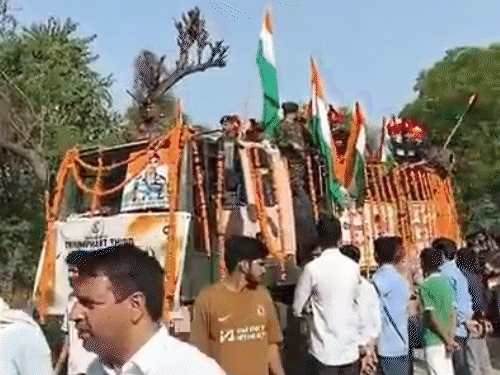 पाटन से काचरेड़ा तक 6 किलोमीटर लंबी तिंरगा यात्रा निकाली गई।