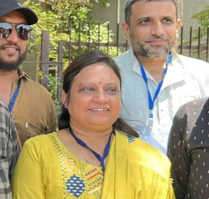 निर्दलीय उम्मीदवार अपेक्षाबेन नैनेशभाई सोनी ने गोधरा के 100% मुस्लिम आबादी वाले वार्ड नंबर 7 में जीत दर्ज की।