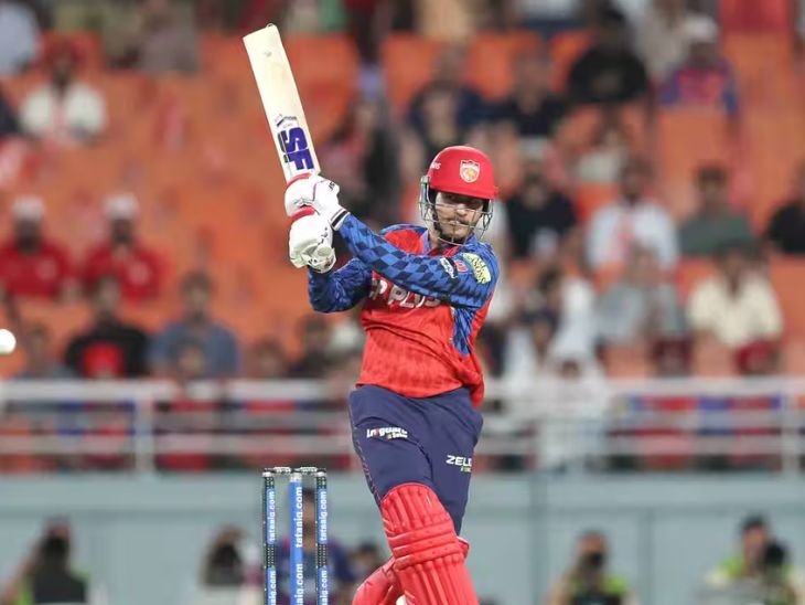 प्रियांश आर्या ने 5 चौके और एक छक्का लगाया।