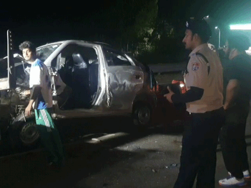 घटनास्थल पर पहुंची सड़क सुरक्षा फोर्स की टीम।