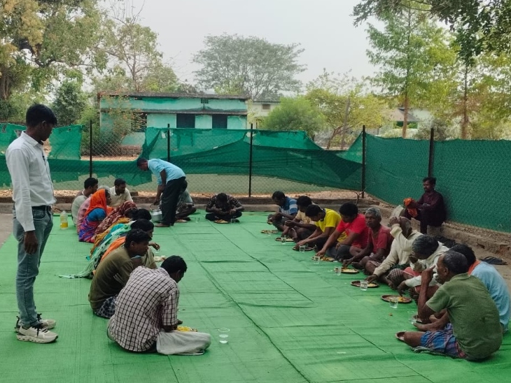 22 लोगों को गिरफ्तार कर जेल भेजा गया, इससे पहले इन्हें खाना खिलाया गया।