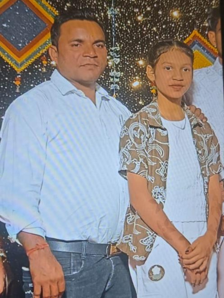 पिता यमन गंजीर की बेटी पल्लवी के साथ तस्वीर