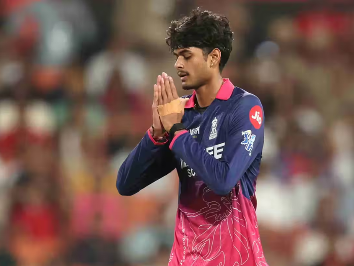 यश राज पुंज ने मैच में 2 विकेट चटकाए।