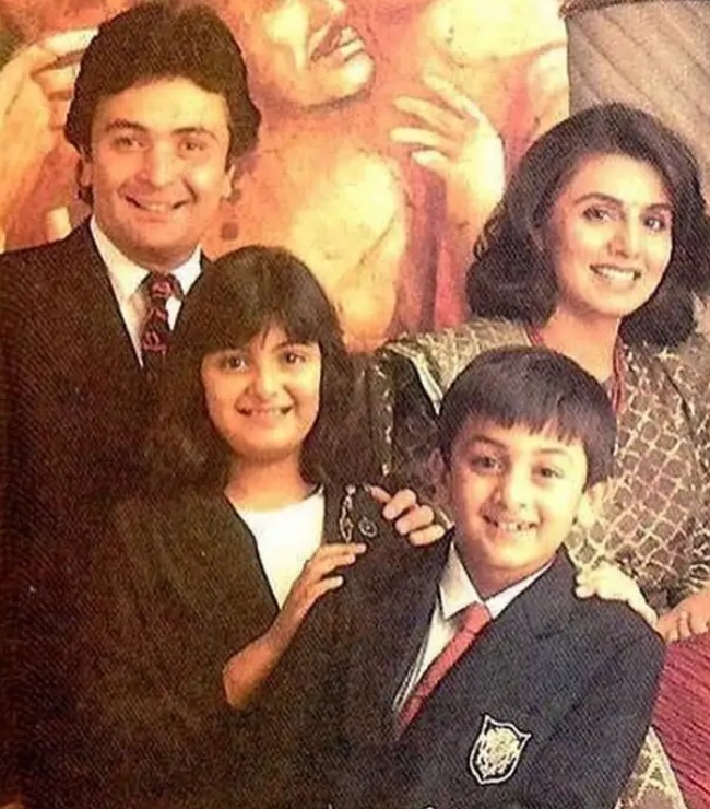 ऋषि कपूर और नीतू के साथ रिद्धिमा, रणबीर के बचपन की तस्वीर।