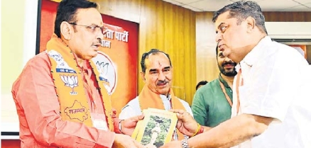 IT state in-charge Joshi attended the meeting of the national president ...