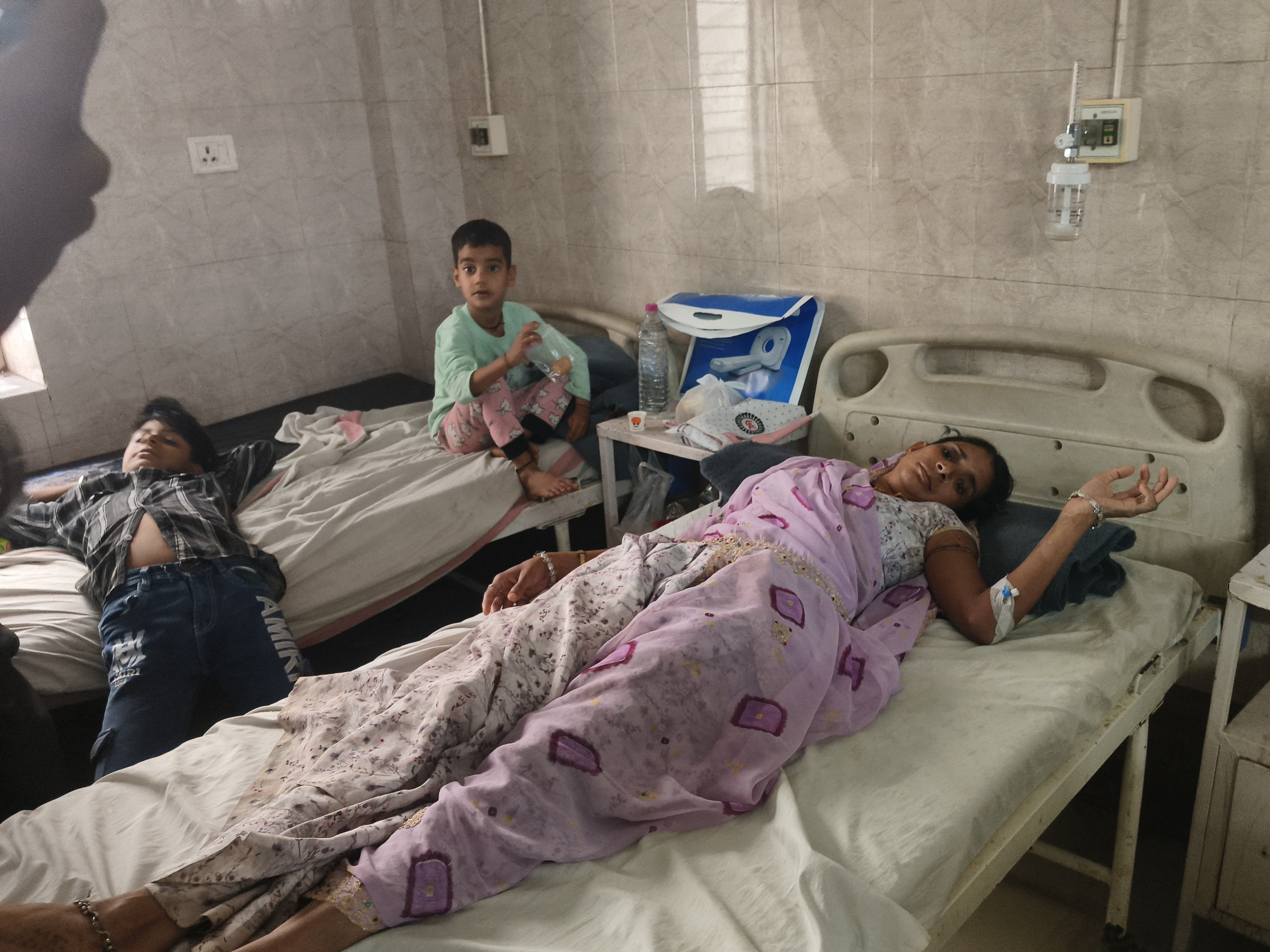 महिला से मारपीट