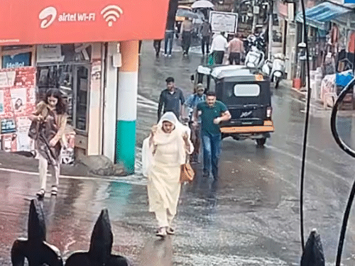 हिमाचल प्रदेश के मंडी में बुधवार को बारिश हुई।