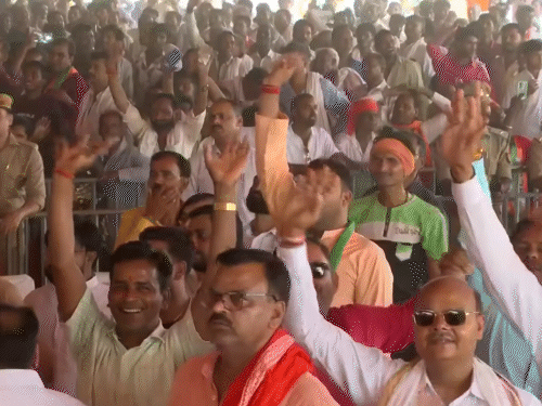 पीएम मोदी के कार्यक्रम में करीब 2 लाख भाजपा कार्यकर्ता पहुंचे हैं। कार्यकर्ता ने हाथ उठाकर जय श्रीराम के जयकारे लगाए।
