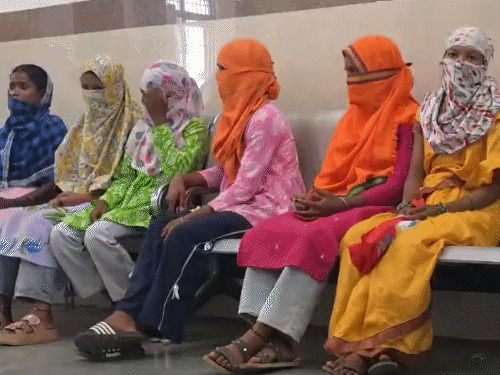 अंबिकापुर में पीड़ितों का मेडिकल टेस्ट हुआ था। इस मामले में 8 आरोपियों को अरेस्ट किया गया है। - Dainik Bhaskar