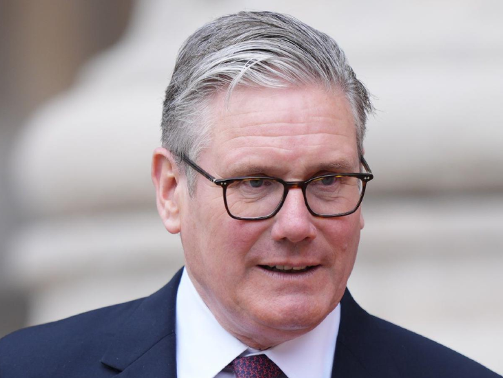 स्टार्मर ने कहा कि हमले के जिम्मेदार लोगों को कानून के तहत सजा दिलाई जाएगी।