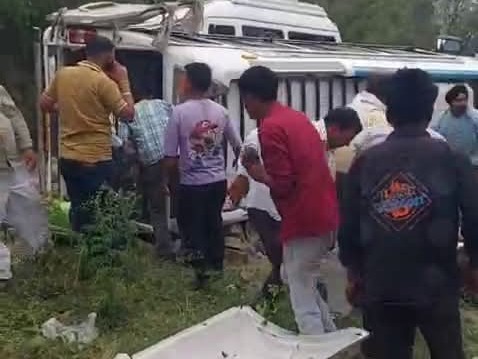 बिलासपुर में हुए हादसे में कई श्रद्धालु घायल। - Dainik Bhaskar