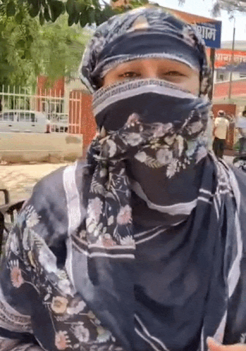 युवती का कहना है कि इंस्पेक्टर के झांसे में आकर ही उसने अपने पति से फरवरी 2025 में तलाक ले लिया था।