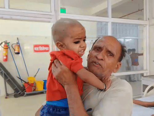 इसी बच्चे शुभ के मुंडन के लिए सभी बक्सर के चंडीदेवी मंदिर जा रहे थे।