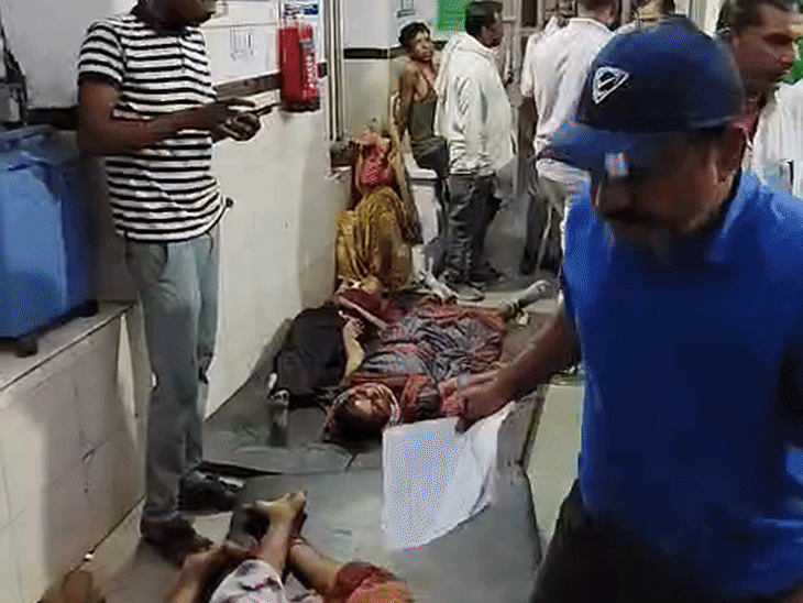 अपघातात 12 लोकांचा मृत्यू झाला. यात 2 मुलांचा समावेश आहे.