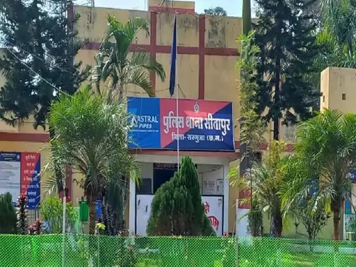सीतापुर थाना पुलिस मामले की जांच में जुट गई है।