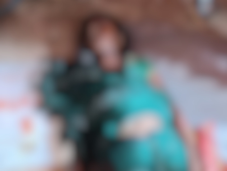 परिजनों का आरोप है कि अर्चना की हत्या उसके ससुराल वालों ने मिलकर की है।